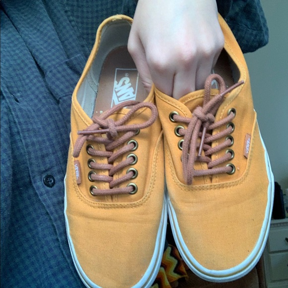Orange vans - Picture 2 of 4